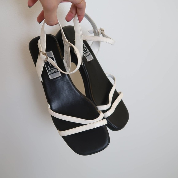Vintage 90s white faux leather strappy sandals - Picture 6 of 9